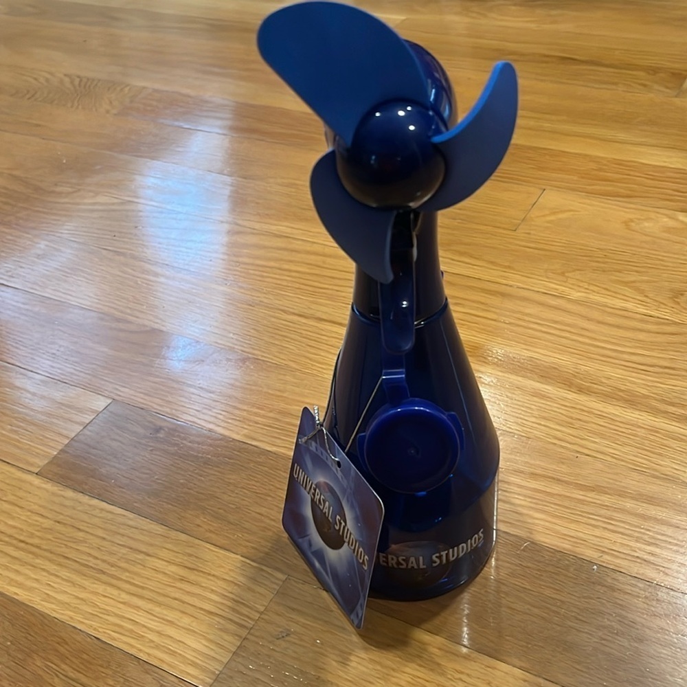 NWT Universal Studios misting fan water bottle with strap .